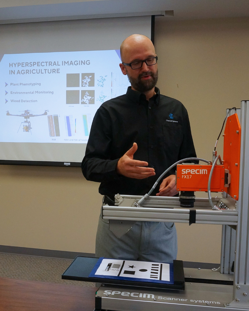 Training on Specim FX17 camera and labscanner with presentation on projector screen behind